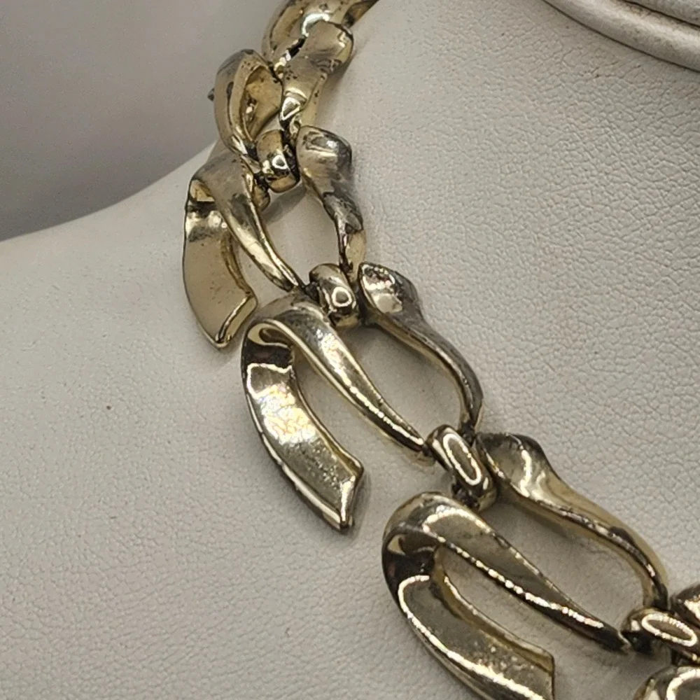 Vintage Coro Gold Tone Sculptural Ribbon‎ Link Choker Necklace Adjustable